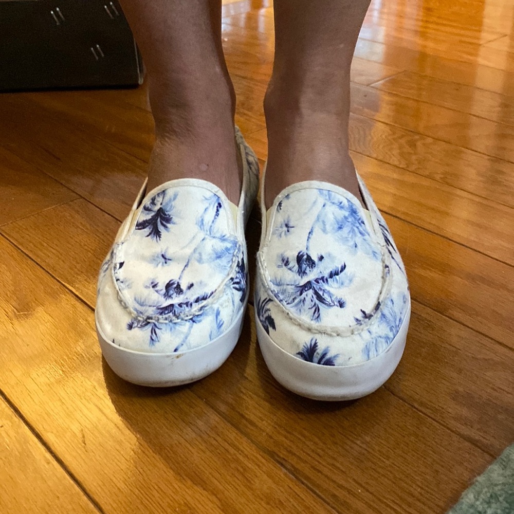 Tommy Bahama slides